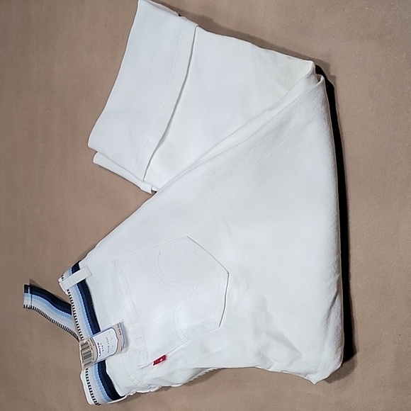 Levi’s Size 6 White 515 Capri Mid Rise Regular Fit Jeans with Belt, NEW w/Tag - Picture 6 of 16